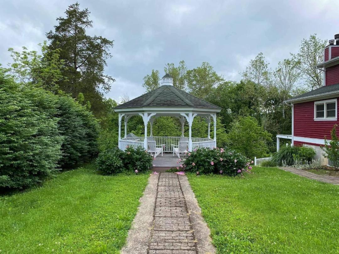 Plain & Fancy Bed & Breakfast Ironton 외부 사진